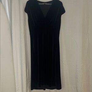 Jessica Black Midi Velvet Dress